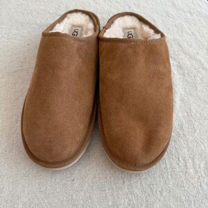 Men’s Ugg Slippers size 10